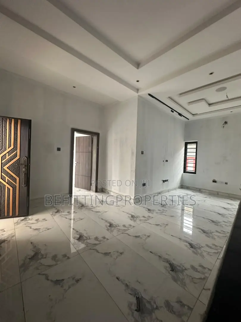 5bdrm Duplex in Gbagada for sale