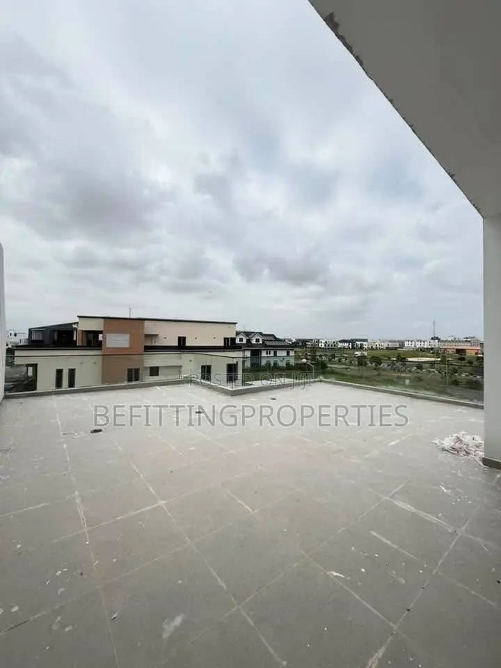 5bdrm Duplex in Lekki for sale