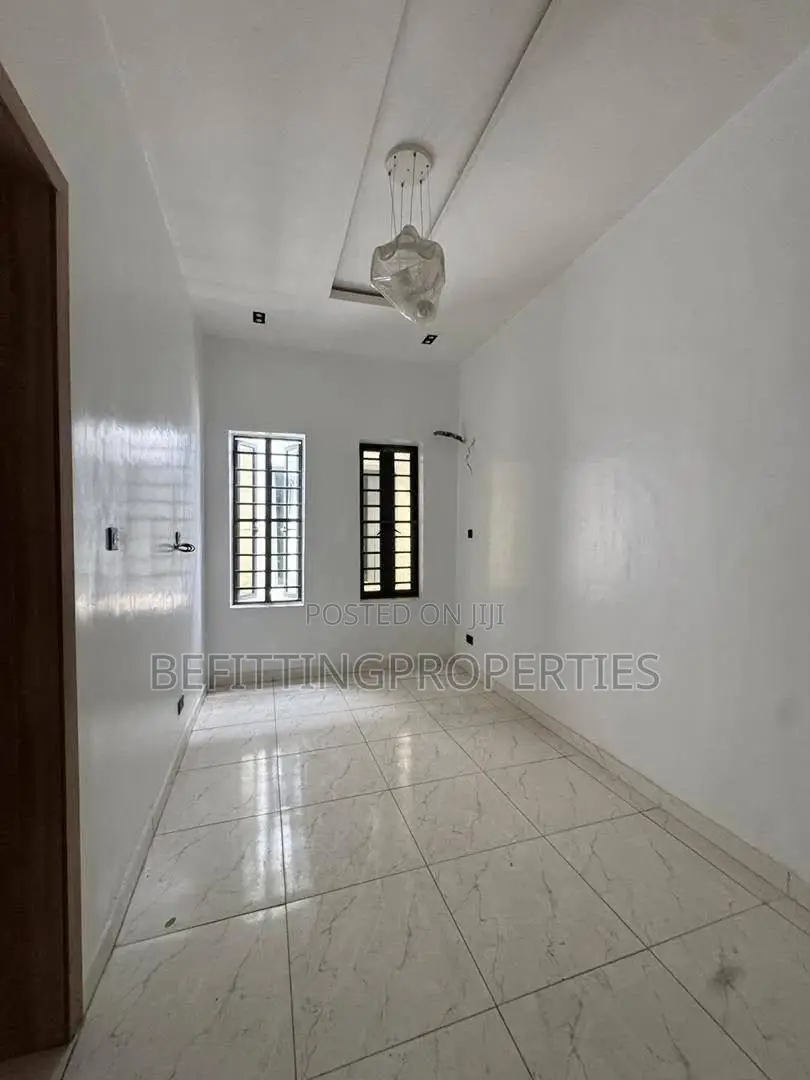 4bdrm Duplex in Lekki for sale