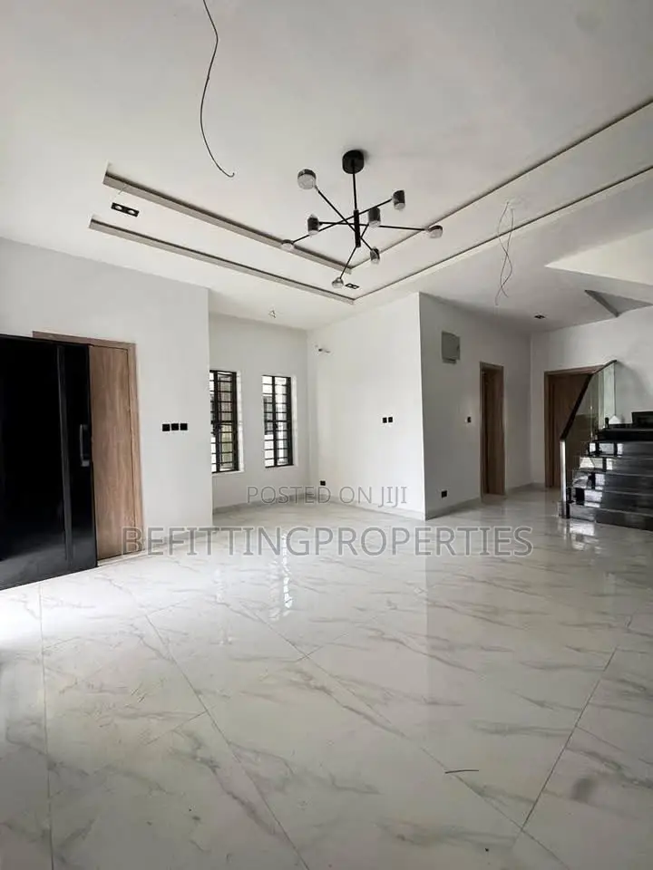 4bdrm Duplex in Lekki for sale