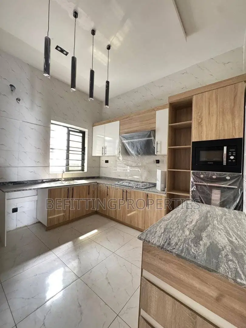 4bdrm Duplex in Lekki for sale