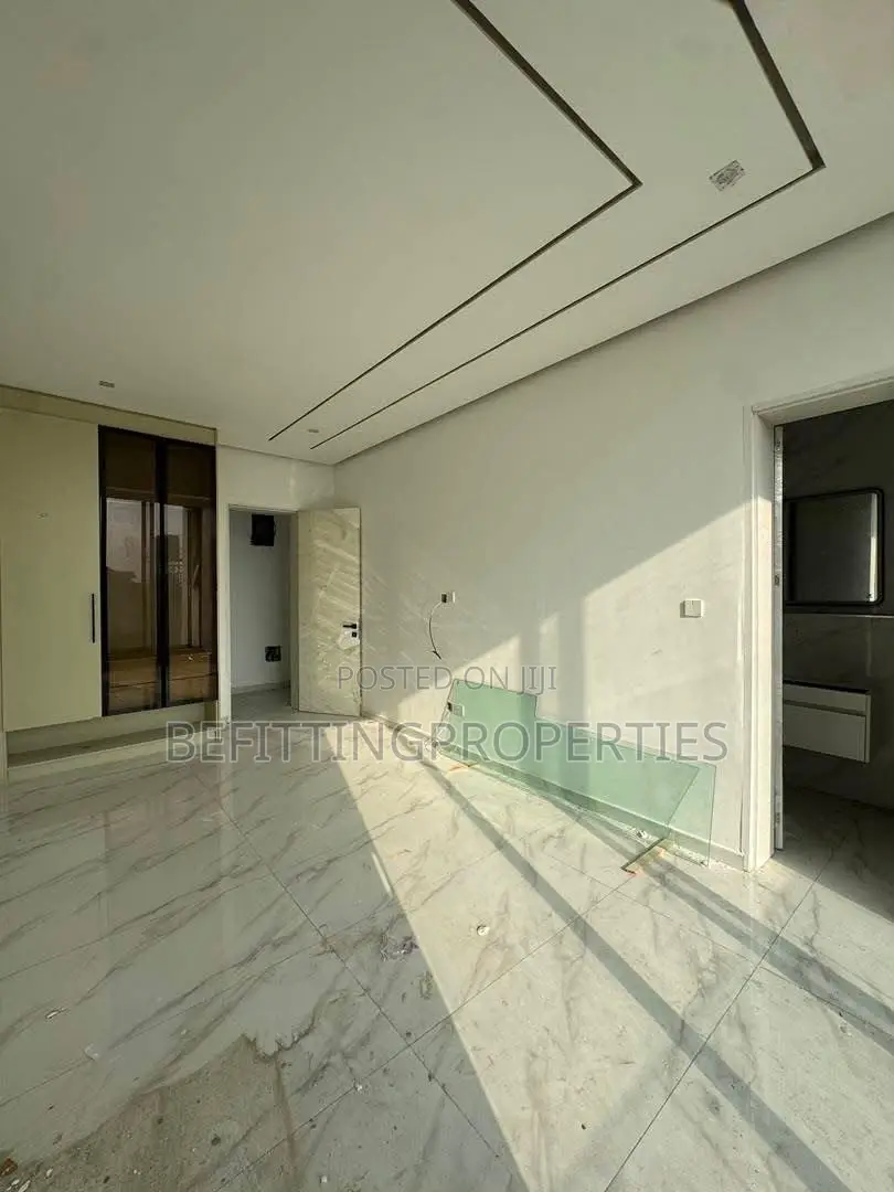2bdrm Apartment in Lekki Phase 1 for sale
