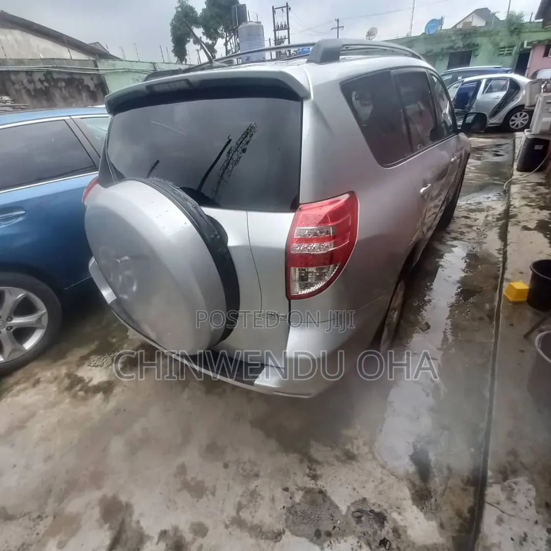 Toyota RAV4 2010 Silver