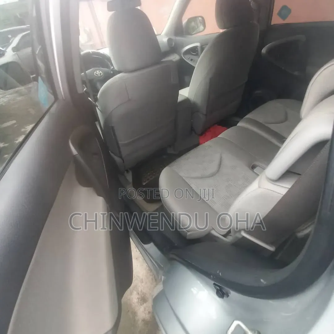 Toyota RAV4 2010 Silver