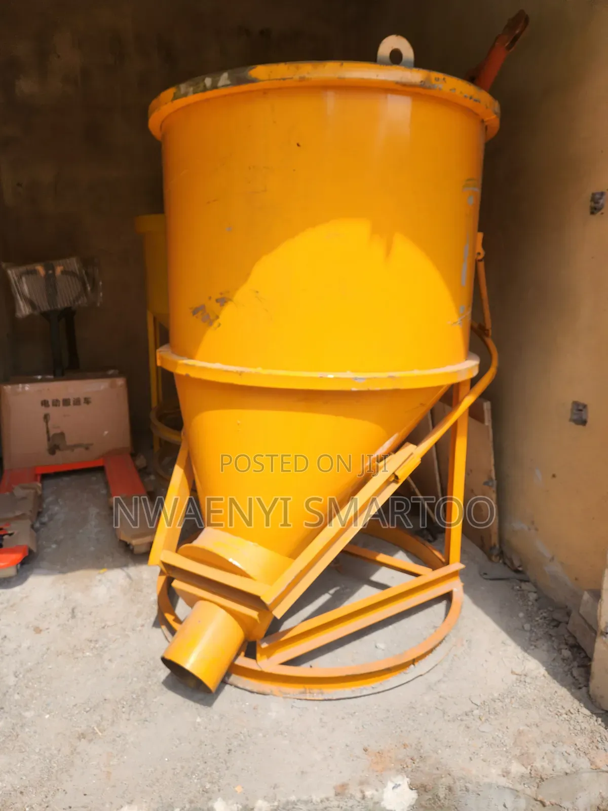 Side Discharge 1000litres Concrete Bucket