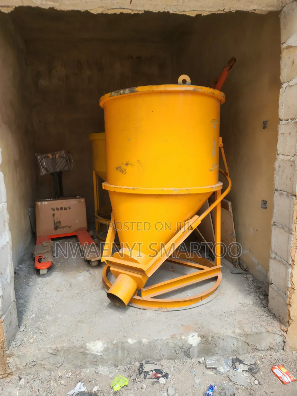Side Discharge 1000litres Concrete Bucket
