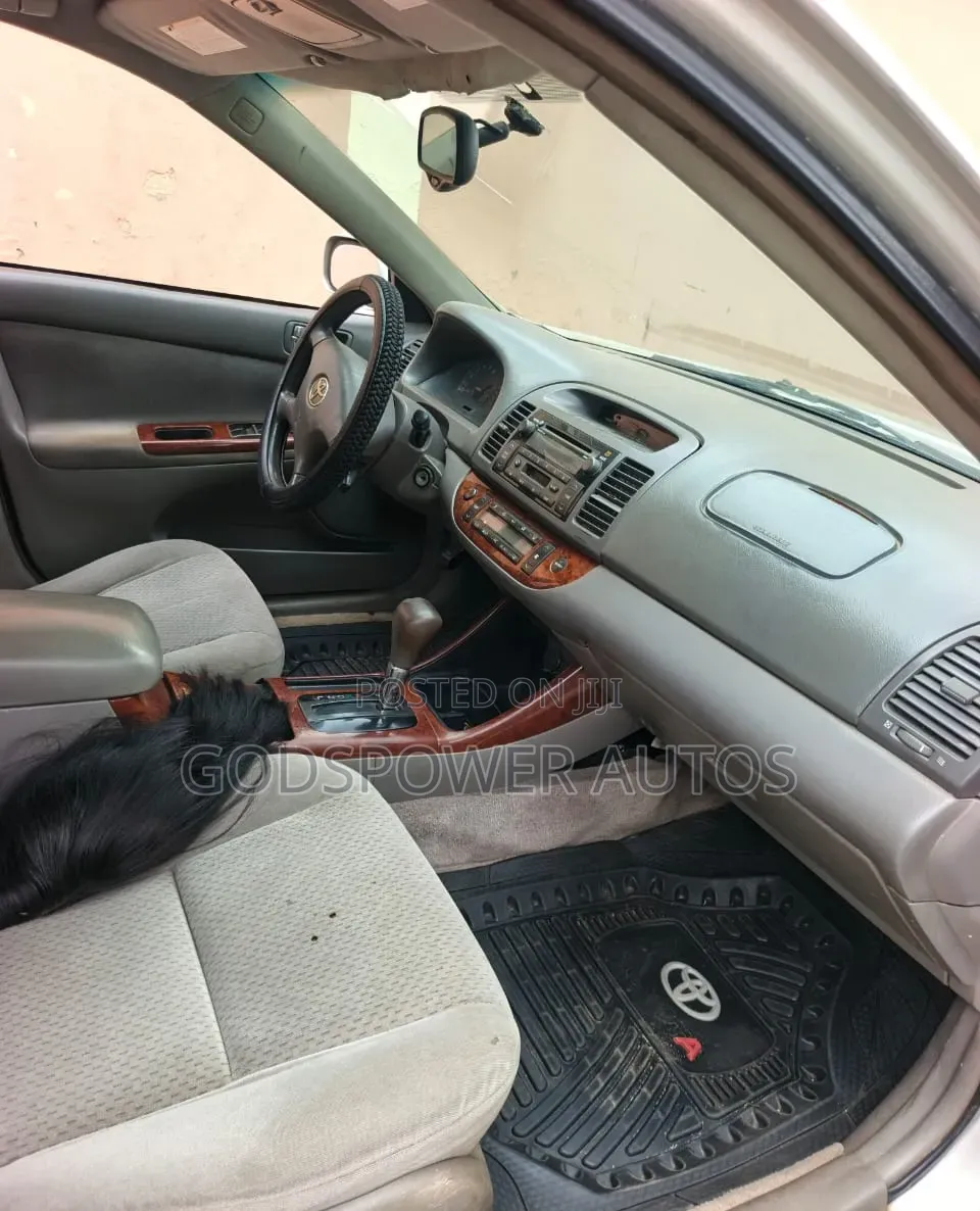 Toyota Camry 2024 Silver