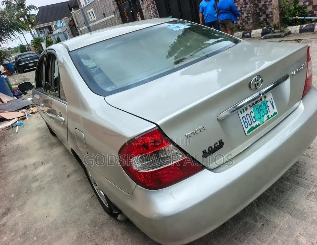 Toyota Camry 2024 Silver