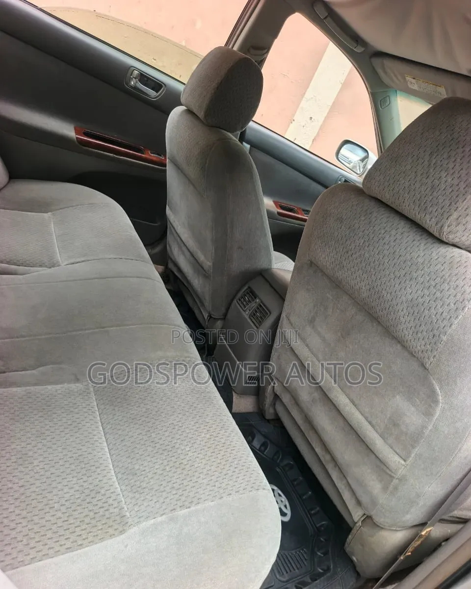 Toyota Camry 2024 Silver