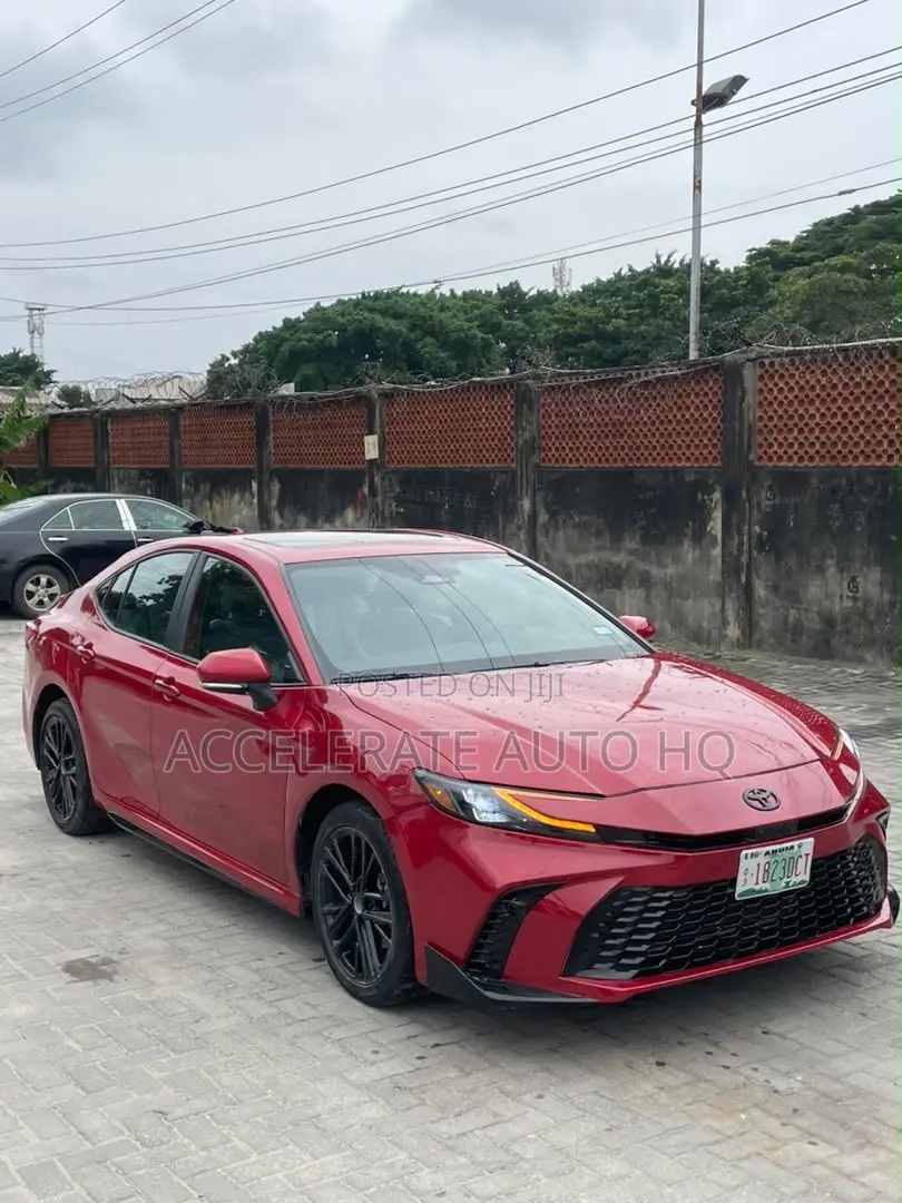 Toyota Camry SE 2025 Red