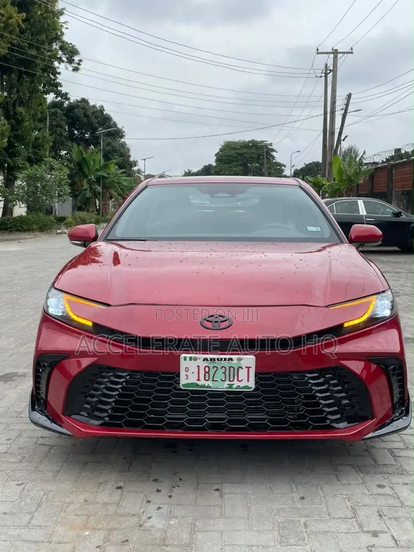 Toyota Camry SE 2025 Red