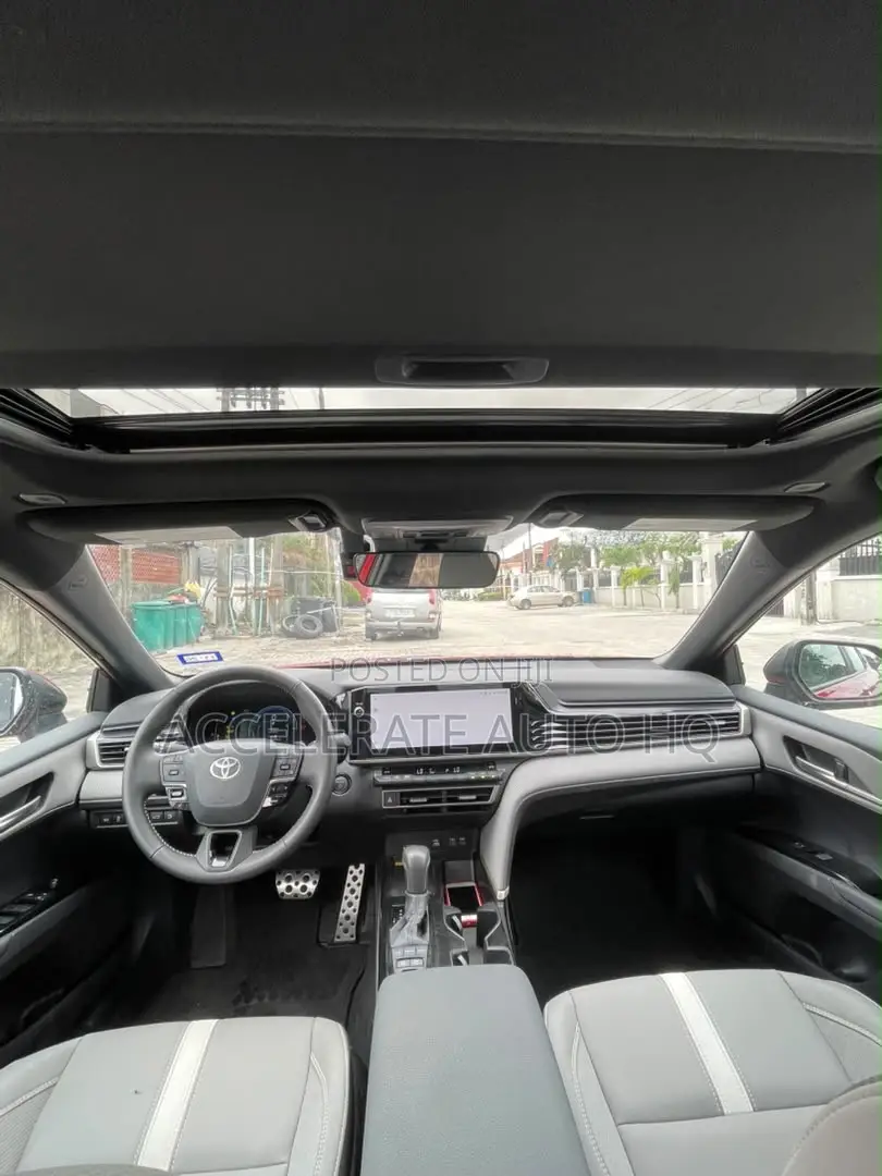 Toyota Camry SE 2025 Red