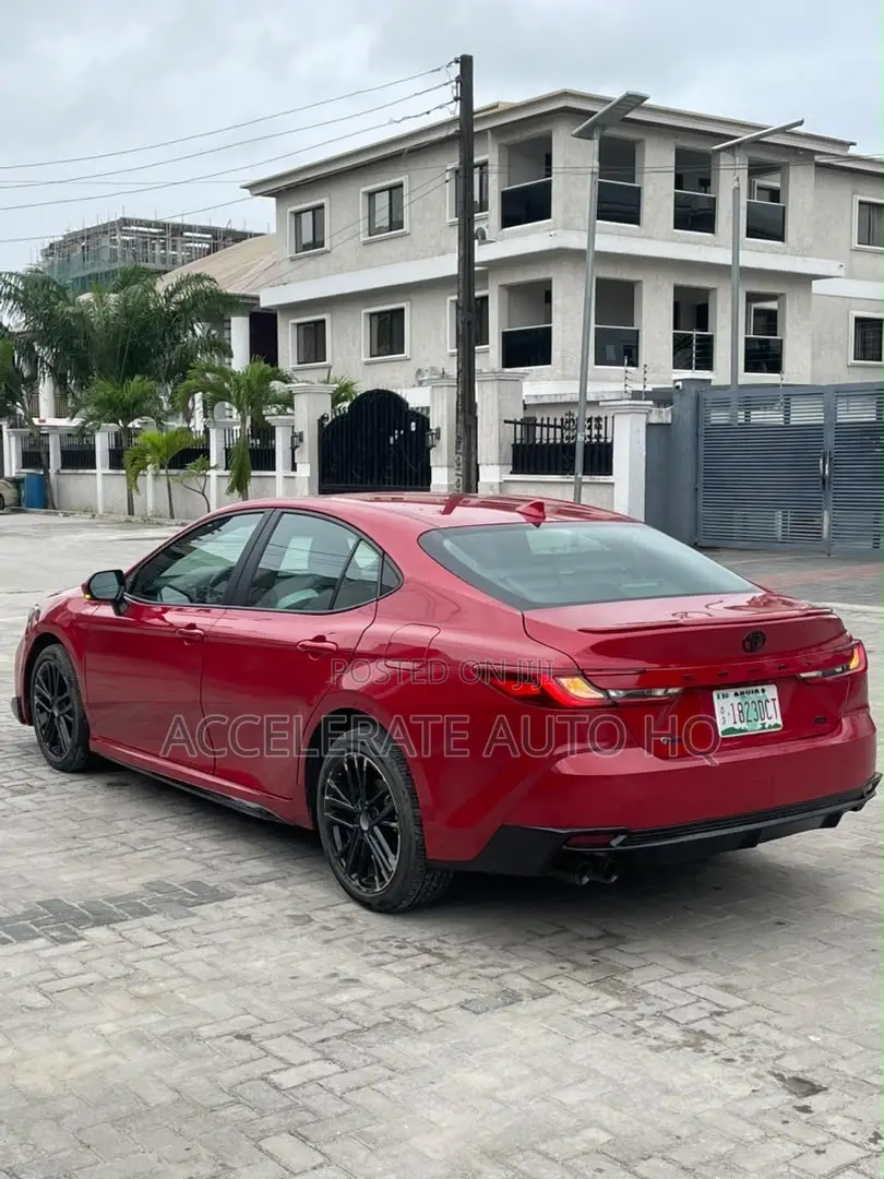 Toyota Camry SE 2025 Red