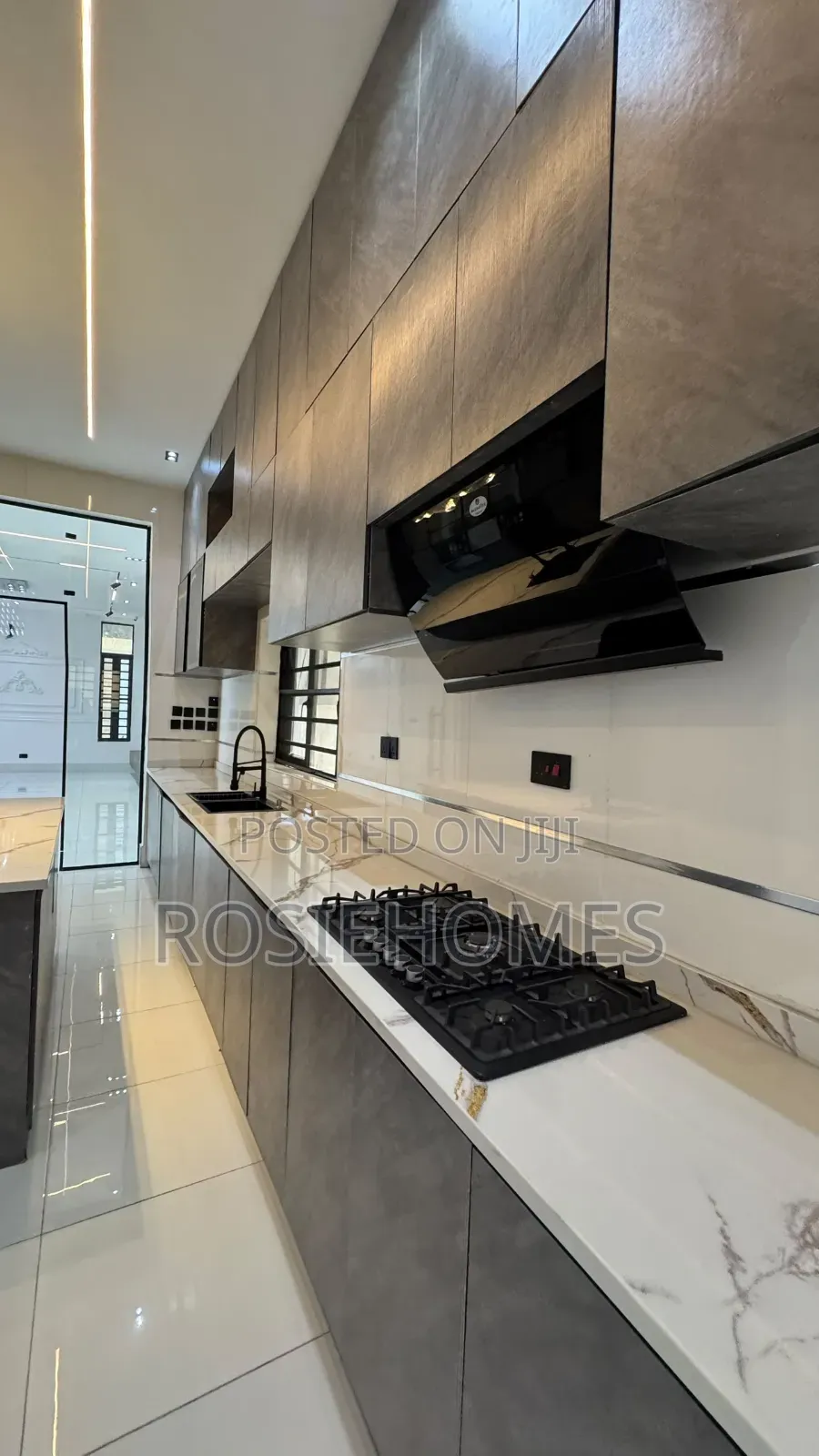 4bdrm Duplex in Creek Estates, Ikate for rent