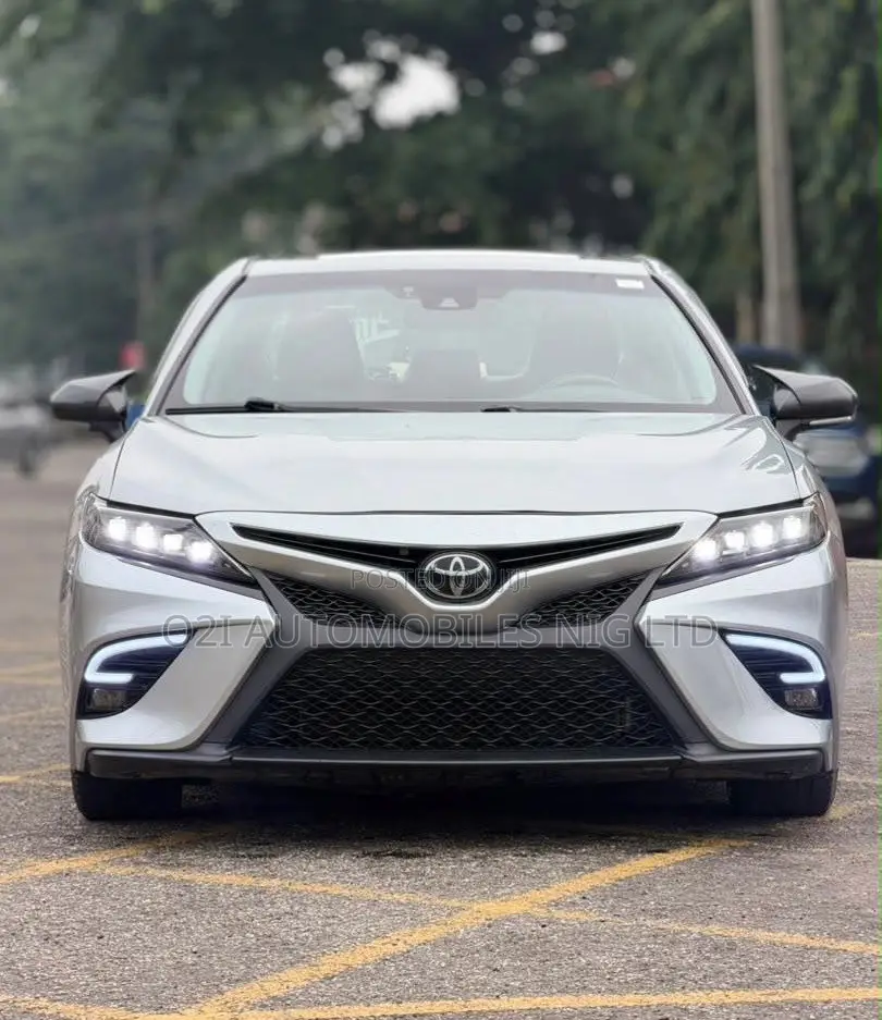 Toyota Camry 2020 Silver