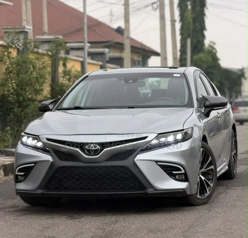 Toyota Camry 2020 Silver
