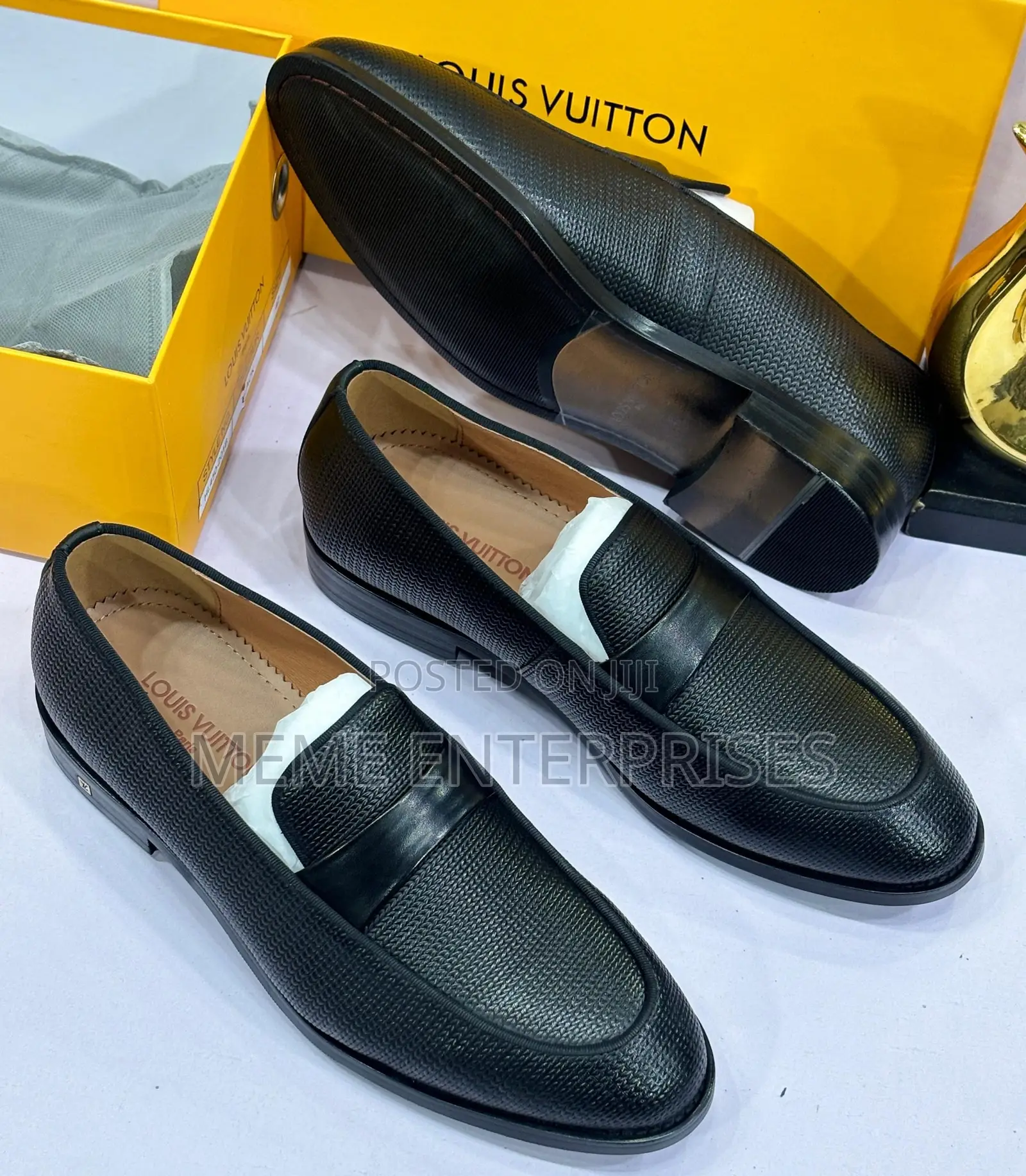 FlaT CooPerate____Wear