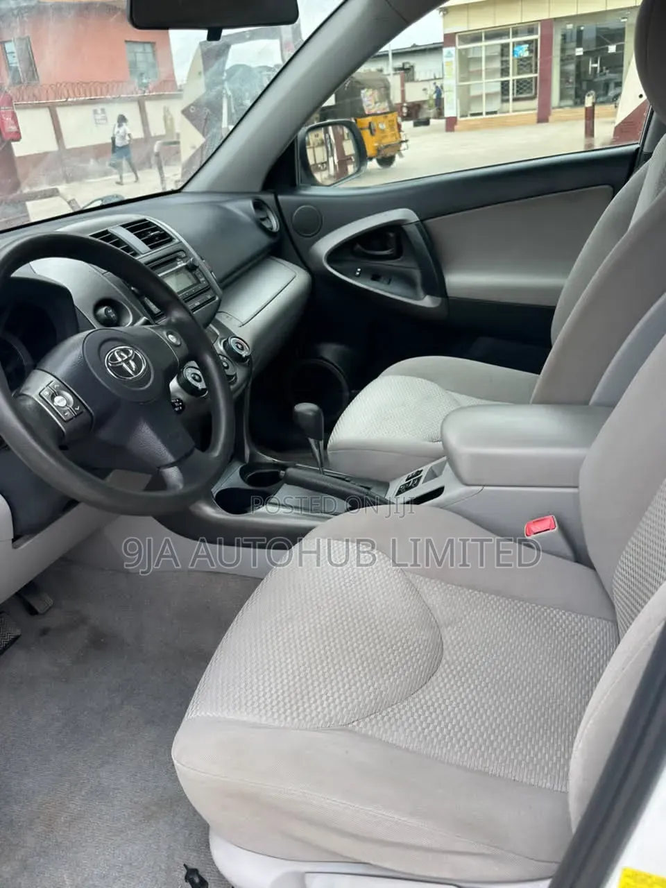 Toyota RAV4 2.5 2012 White