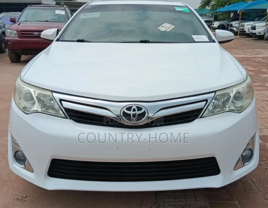 Toyota Camry XLE 4dr Sedan (2.5L 4cyl 6A) 2012 White