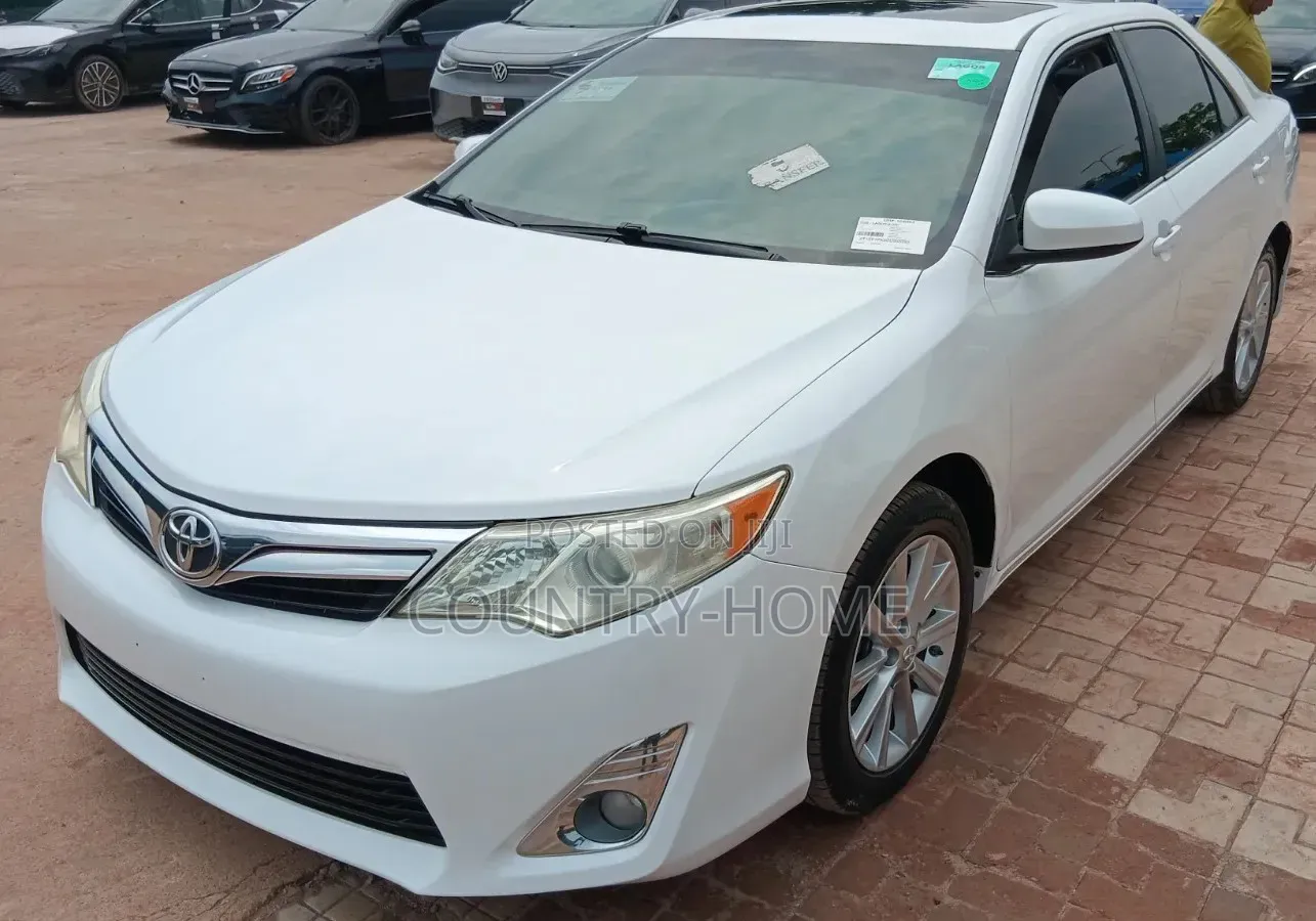 Toyota Camry XLE 4dr Sedan (2.5L 4cyl 6A) 2012 White