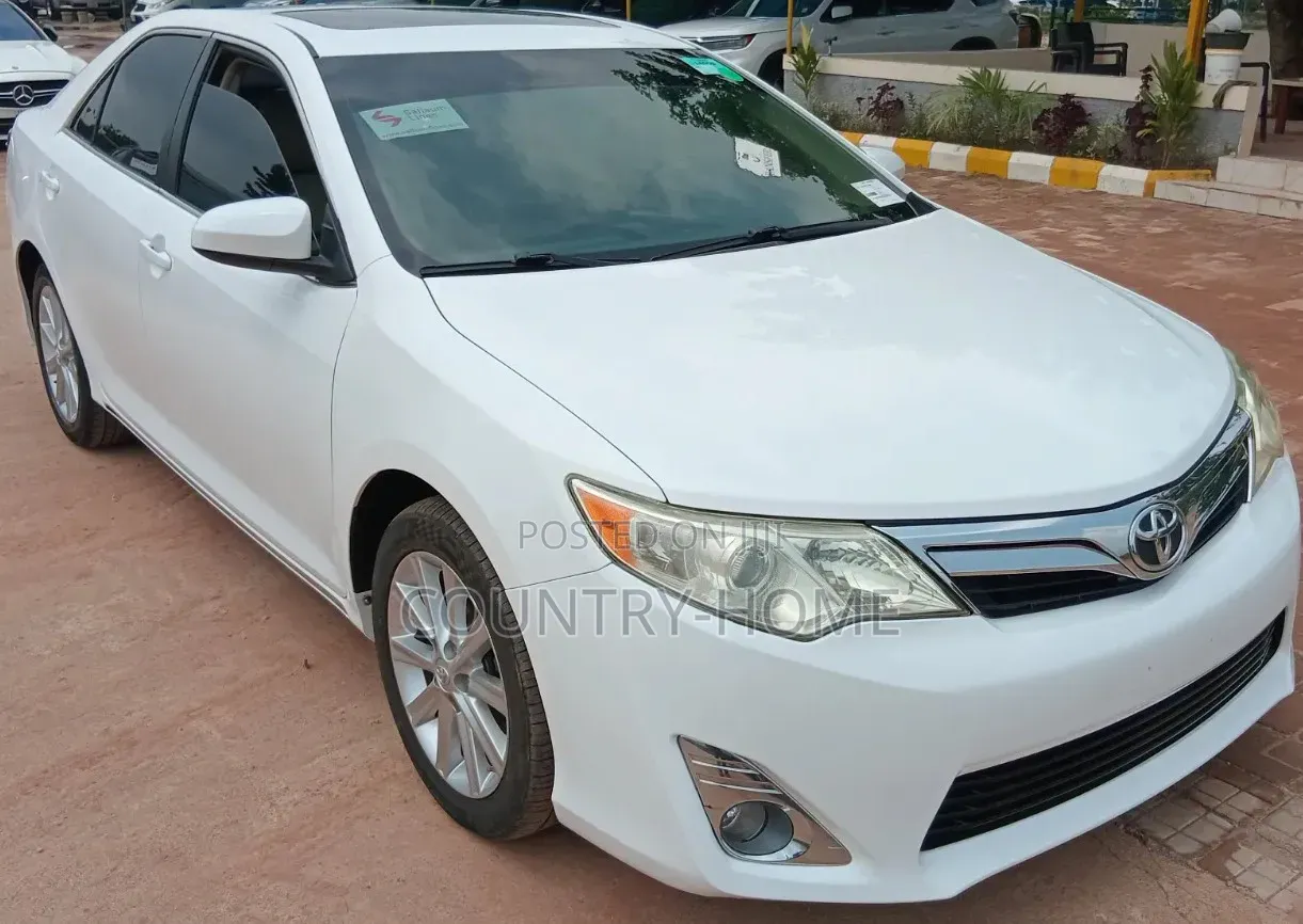Toyota Camry XLE 4dr Sedan (2.5L 4cyl 6A) 2012 White