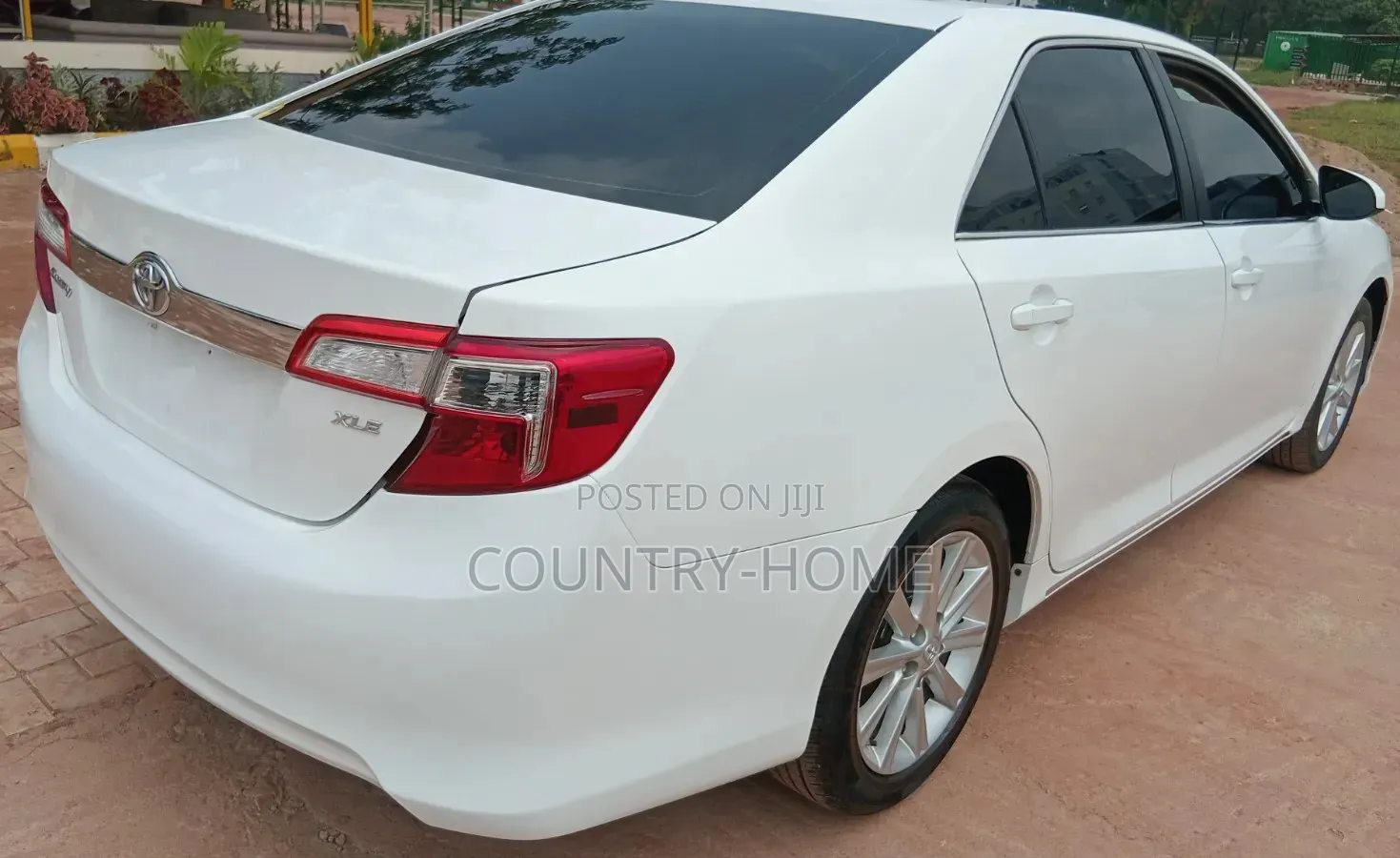 Toyota Camry XLE 4dr Sedan (2.5L 4cyl 6A) 2012 White