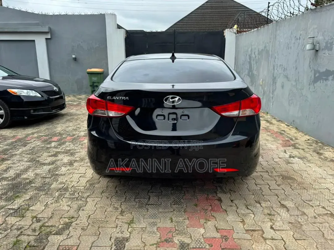 Hyundai Elantra GLS Sedan FWD (1.8L 4cyl 6M) 2013 Black