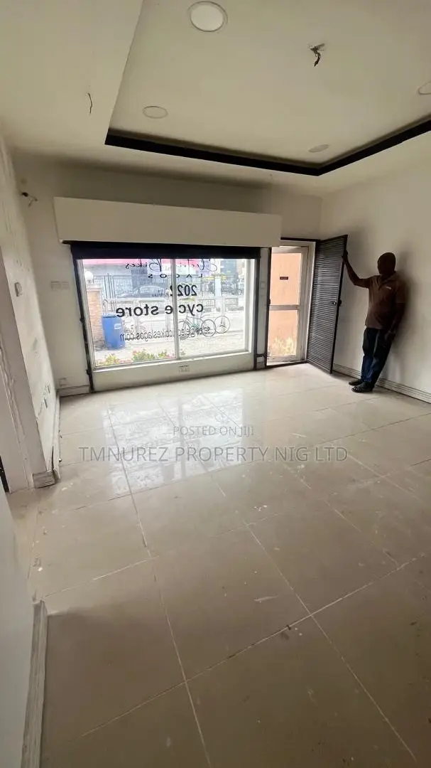 Show Room Shop for Rent