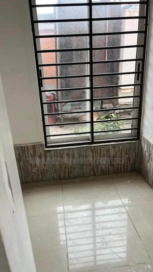 Show Room Shop for Rent