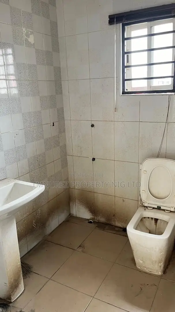 Show Room Shop for Rent