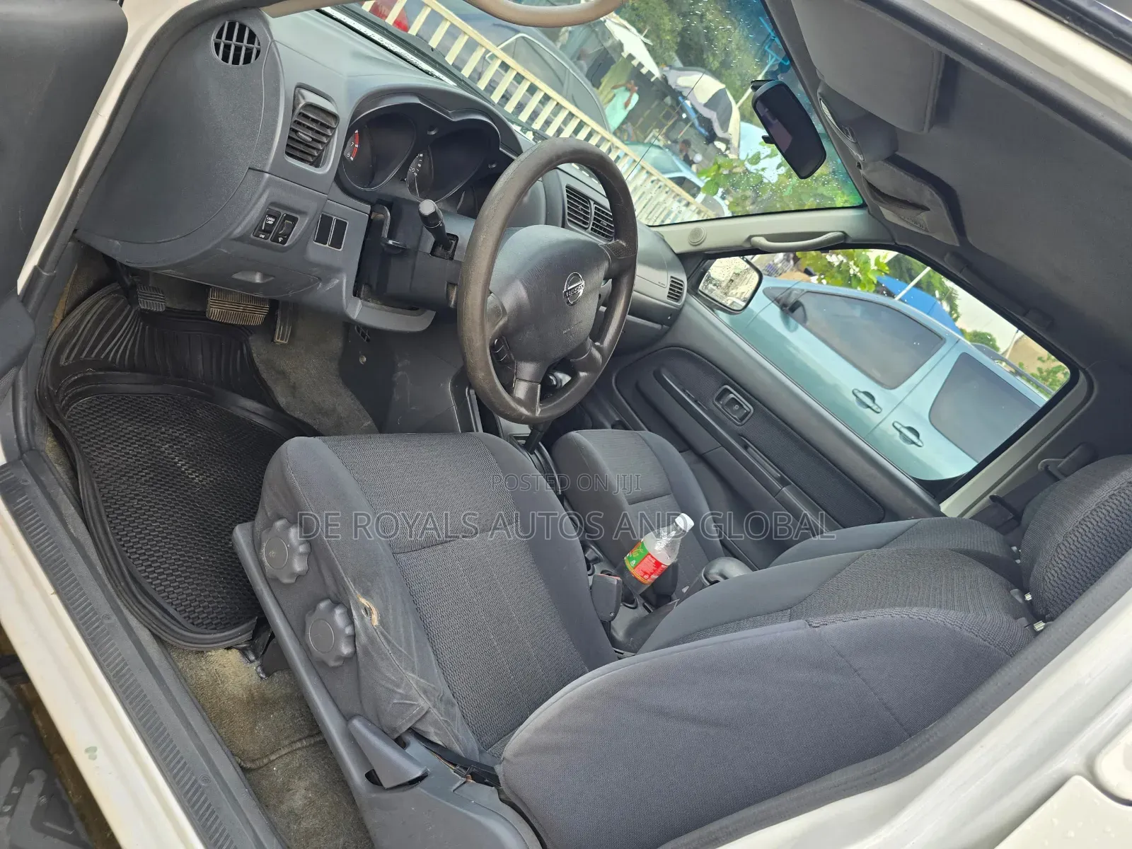 Nissan DoubleCab 2010 White