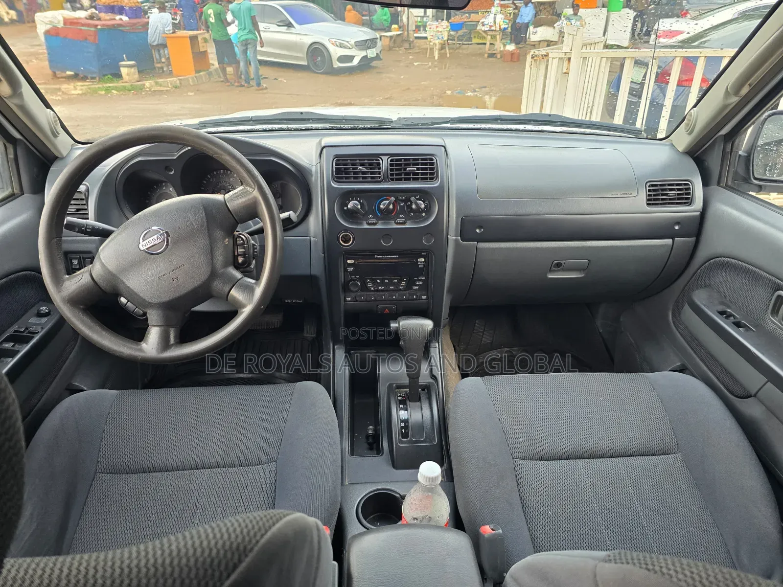 Nissan DoubleCab 2010 White