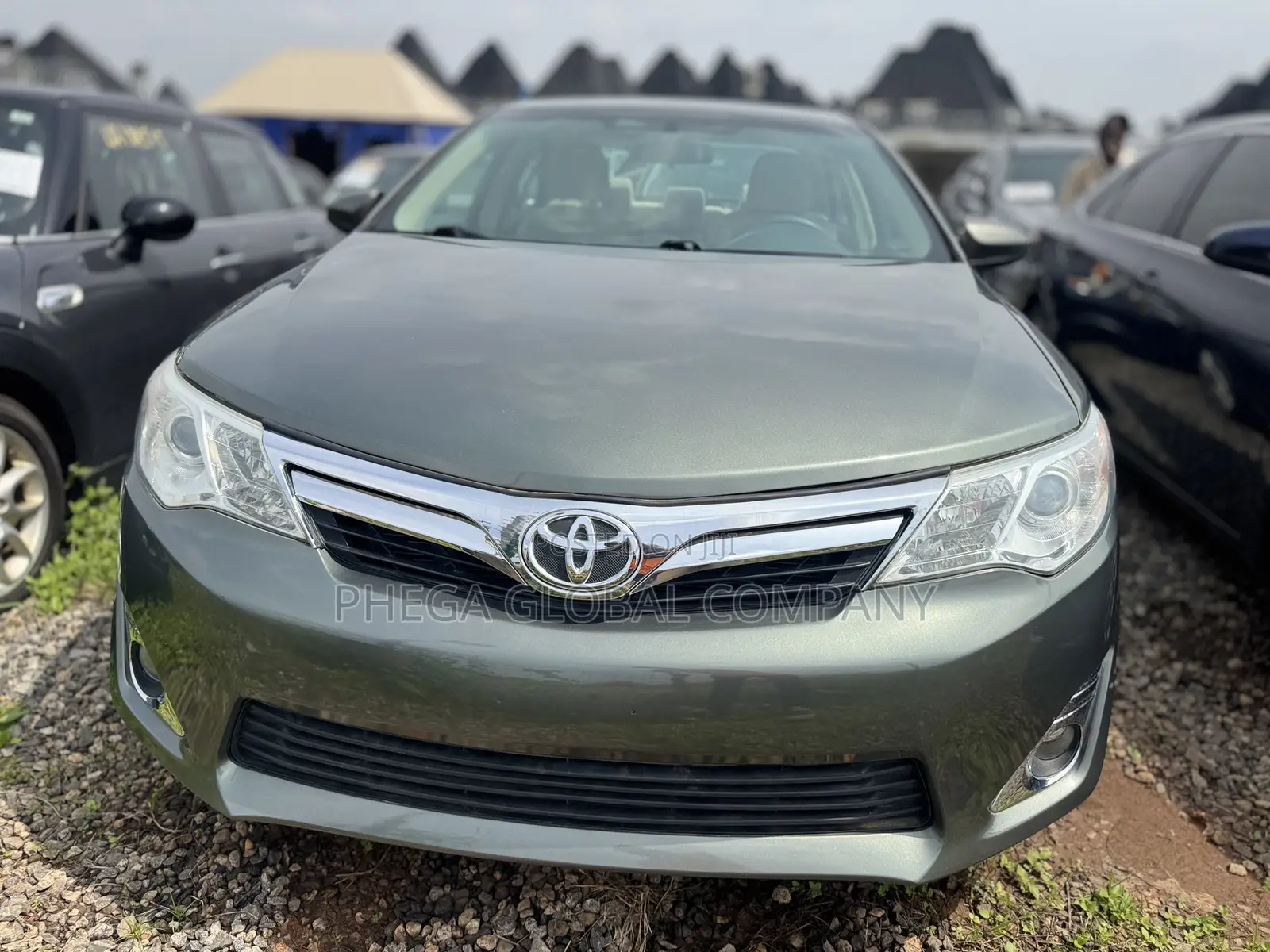 Toyota Camry LE 4dr Sedan (2.5L 4cyl 6A) 2014 Gray