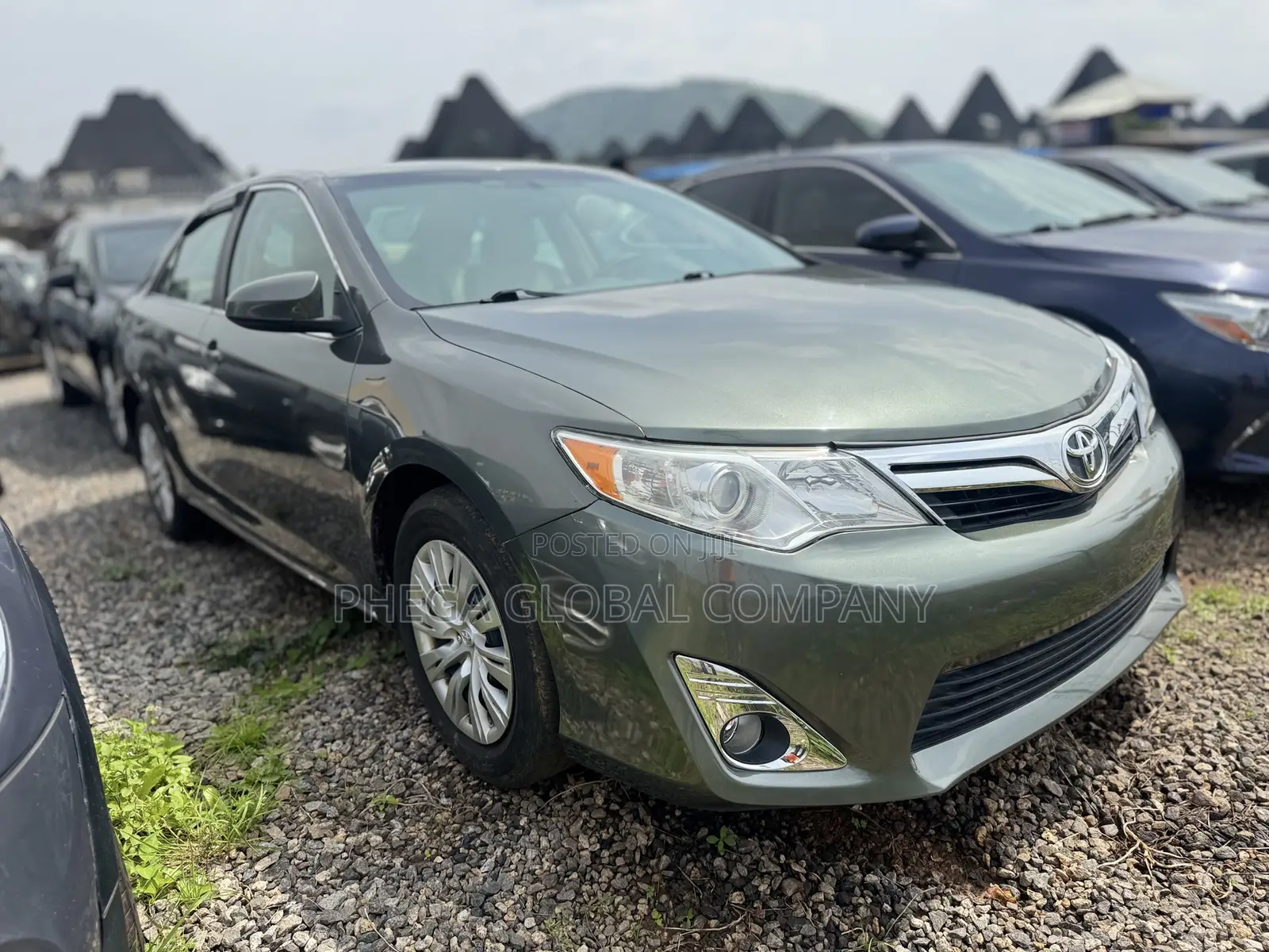 Toyota Camry LE 4dr Sedan (2.5L 4cyl 6A) 2014 Gray