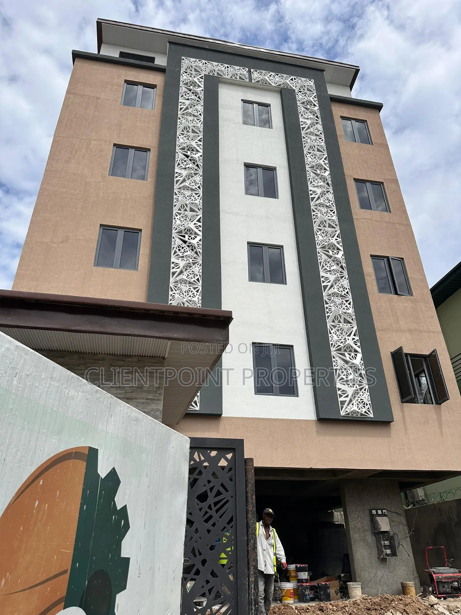 3bdrm Apartment in Queens Street, Alagomeji for sale