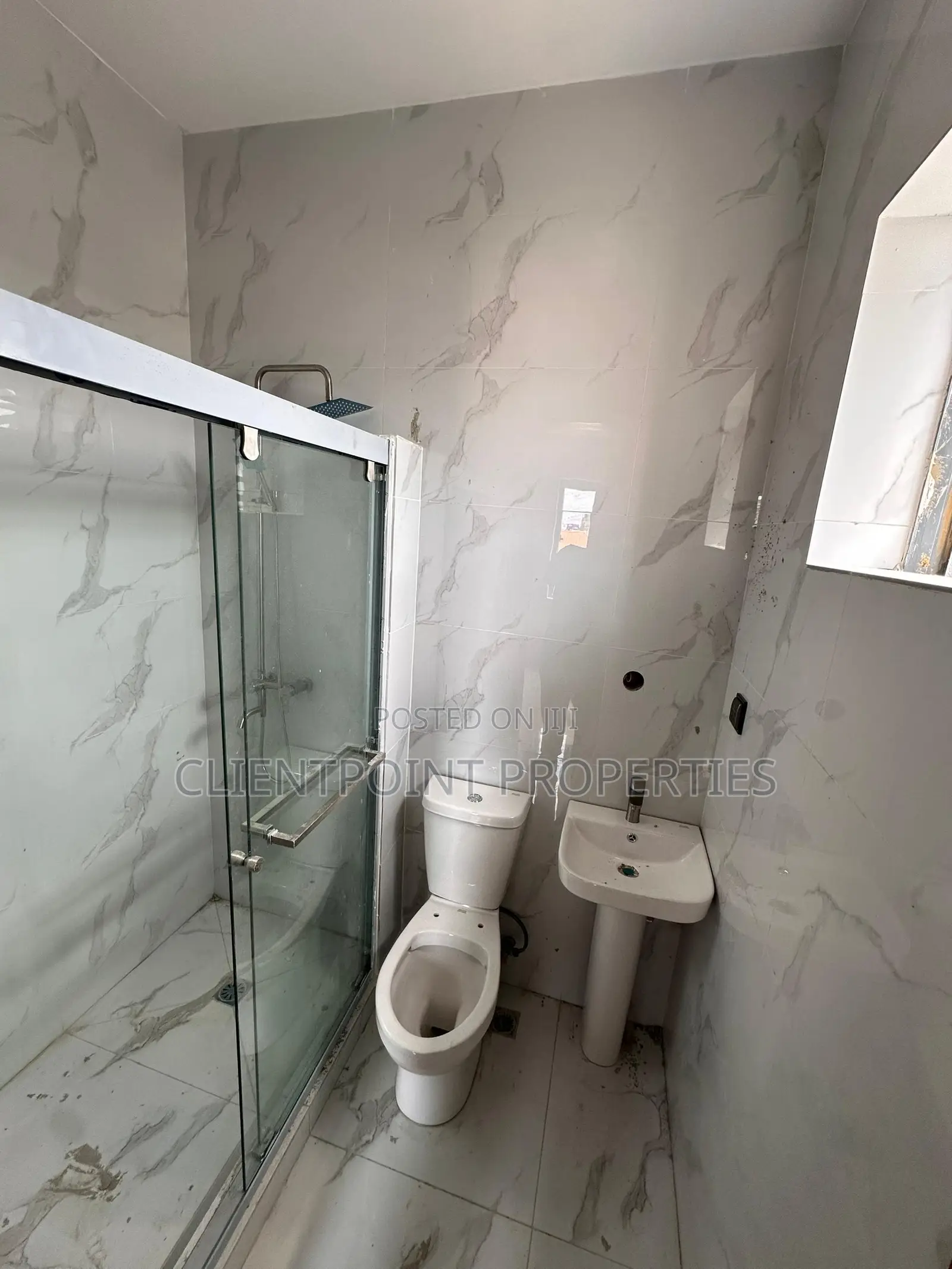 3bdrm Apartment in Queens Street, Alagomeji for sale