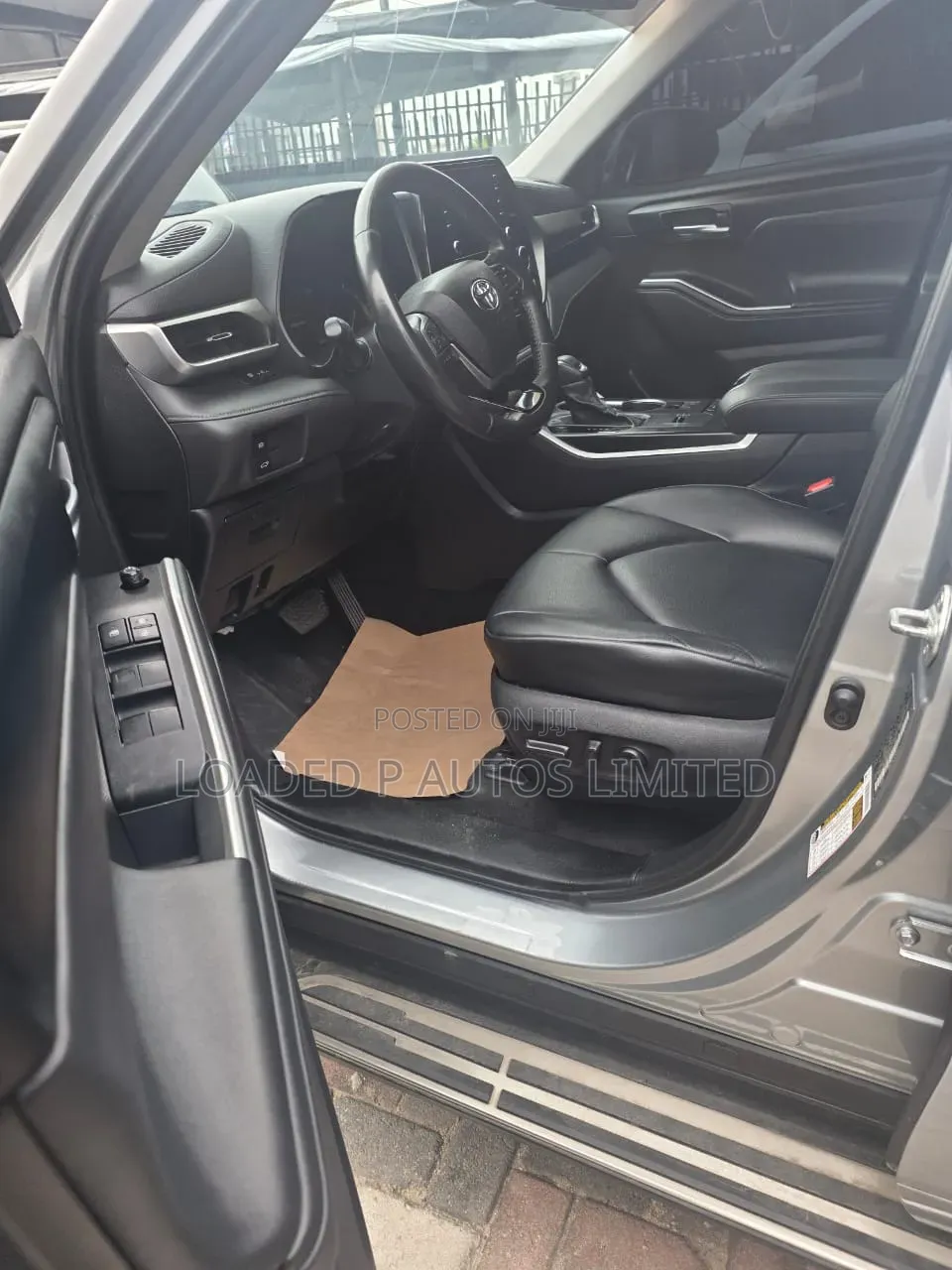 Toyota Highlander 2022 Silver