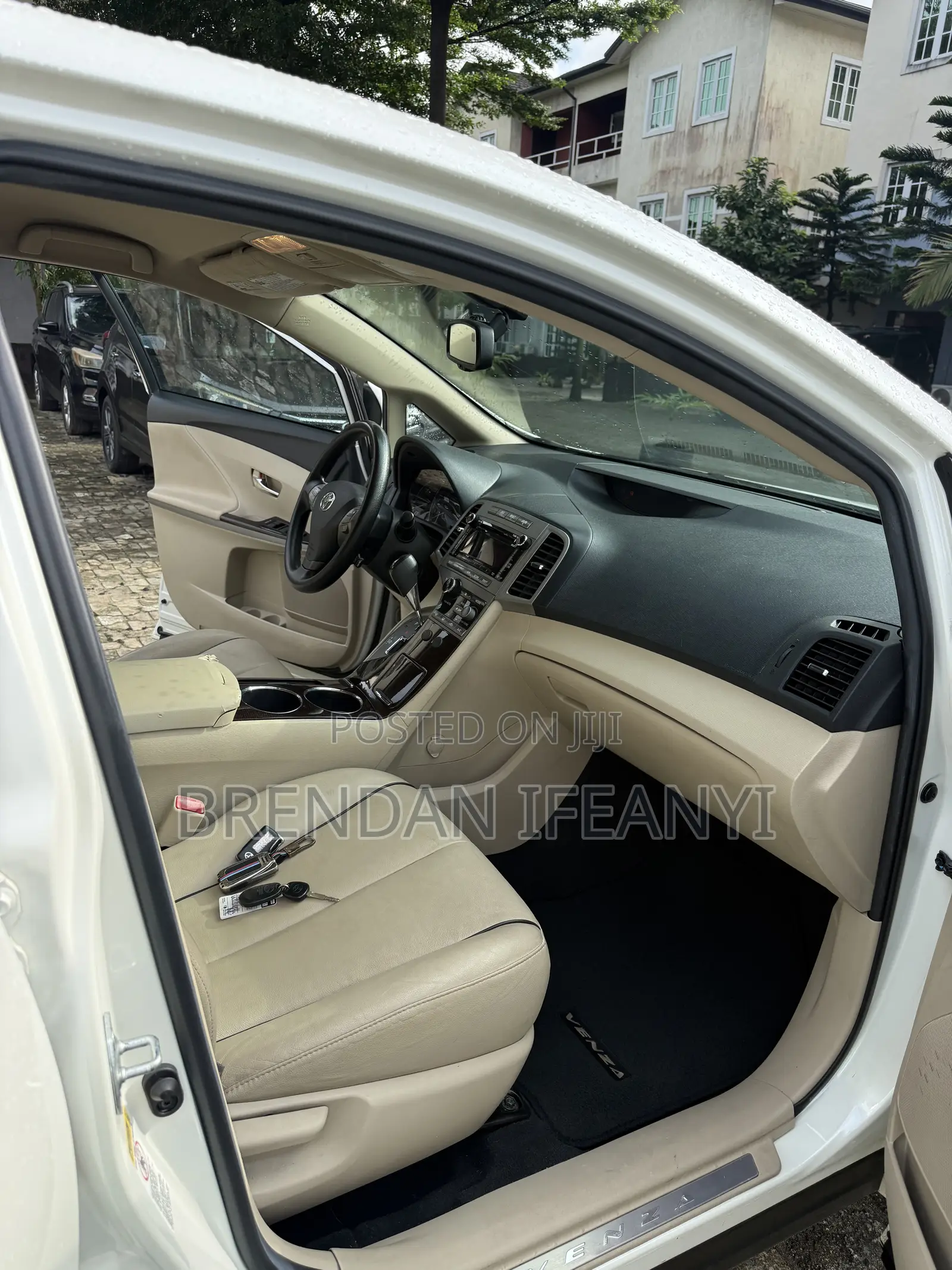 Toyota Venza LE 2011 White