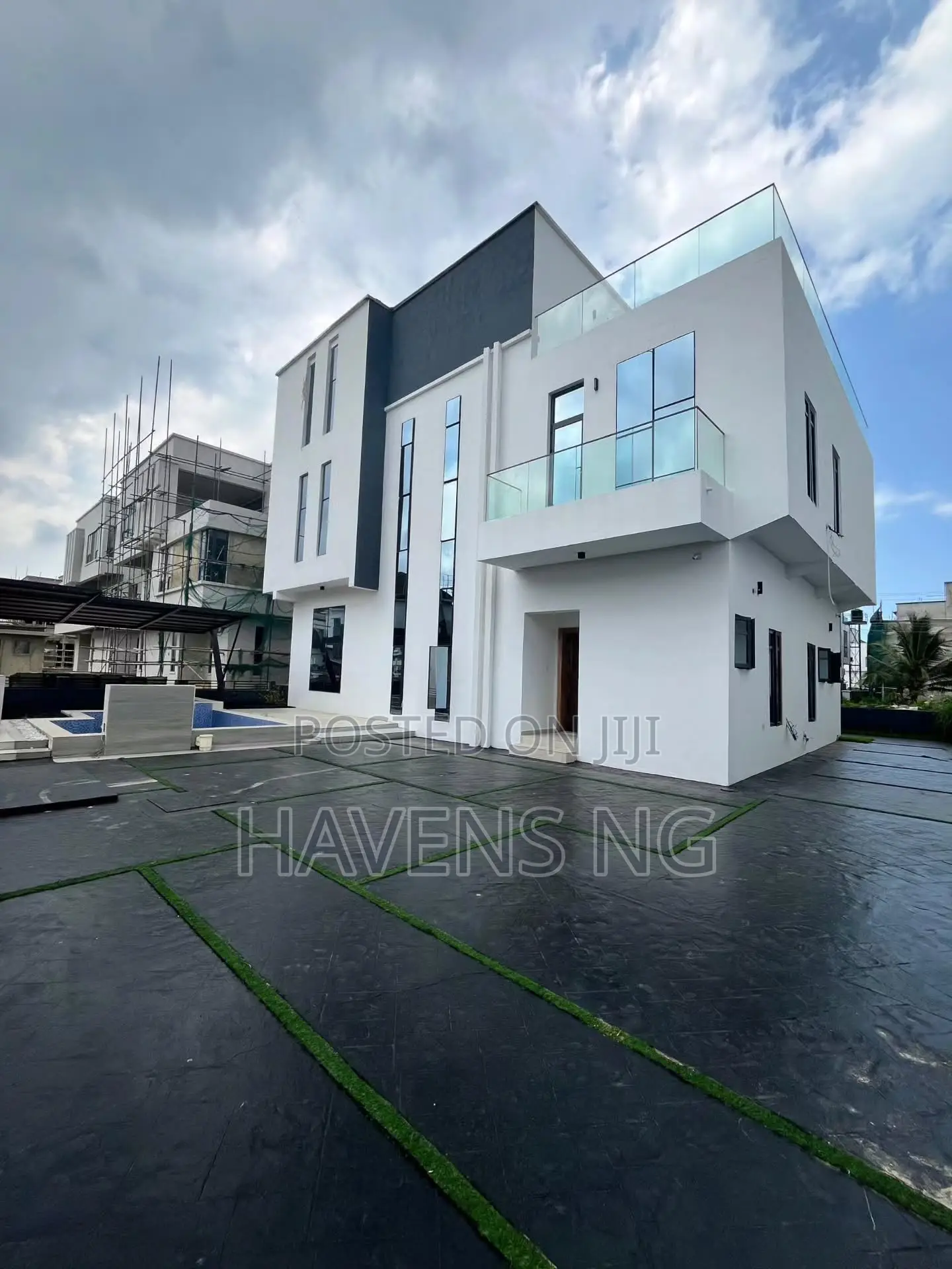 5bdrm Duplex in Osapa london for sale