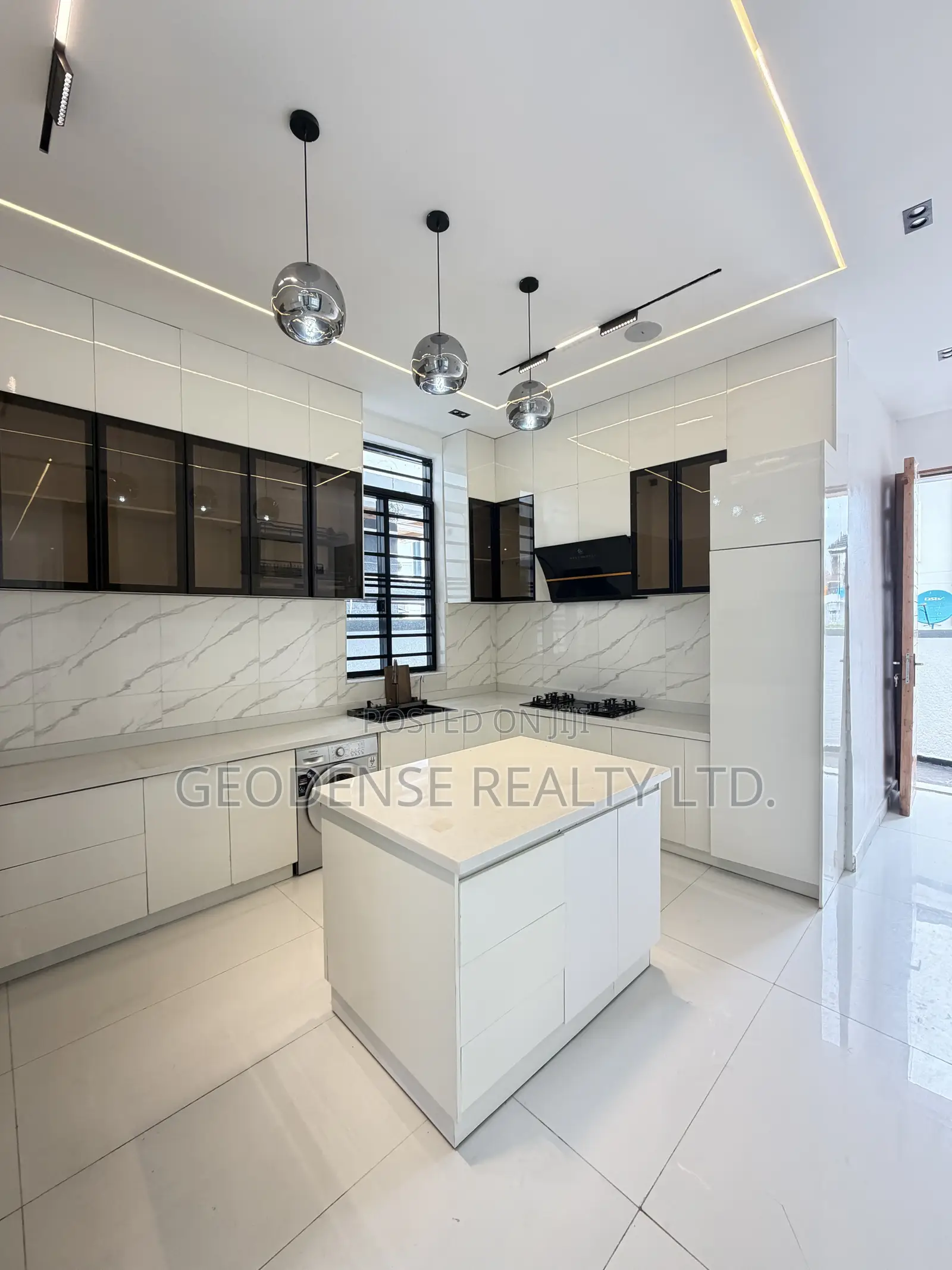 5bdrm Duplex in Ikota for sale