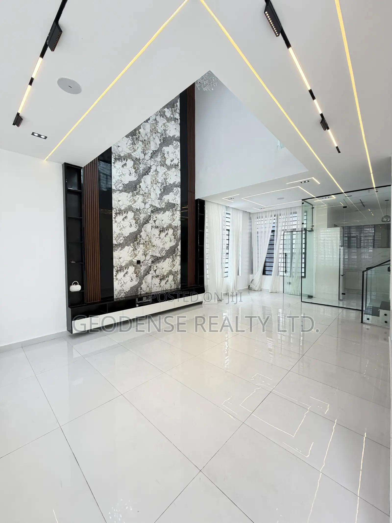 5bdrm Duplex in Ikota for sale