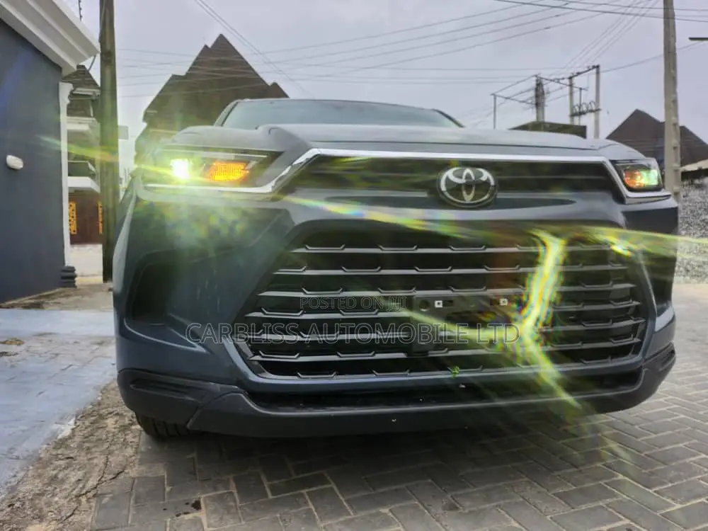 Toyota Grand Highlander XLE AWD 2024 Gray