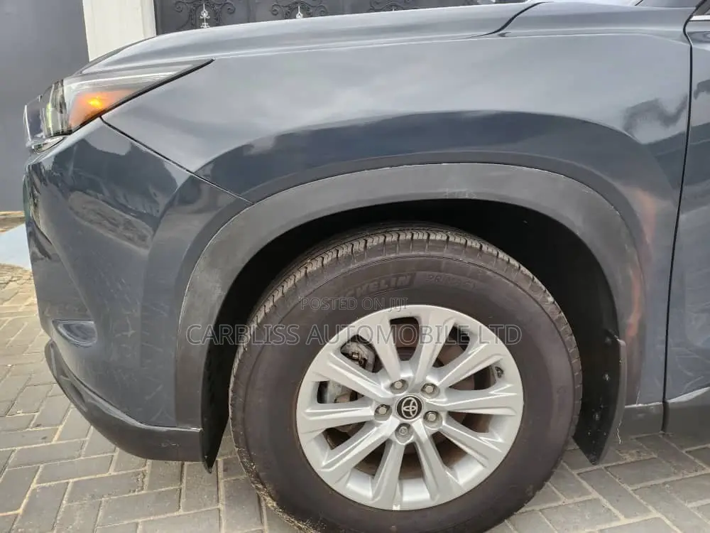 Toyota Grand Highlander XLE AWD 2024 Gray