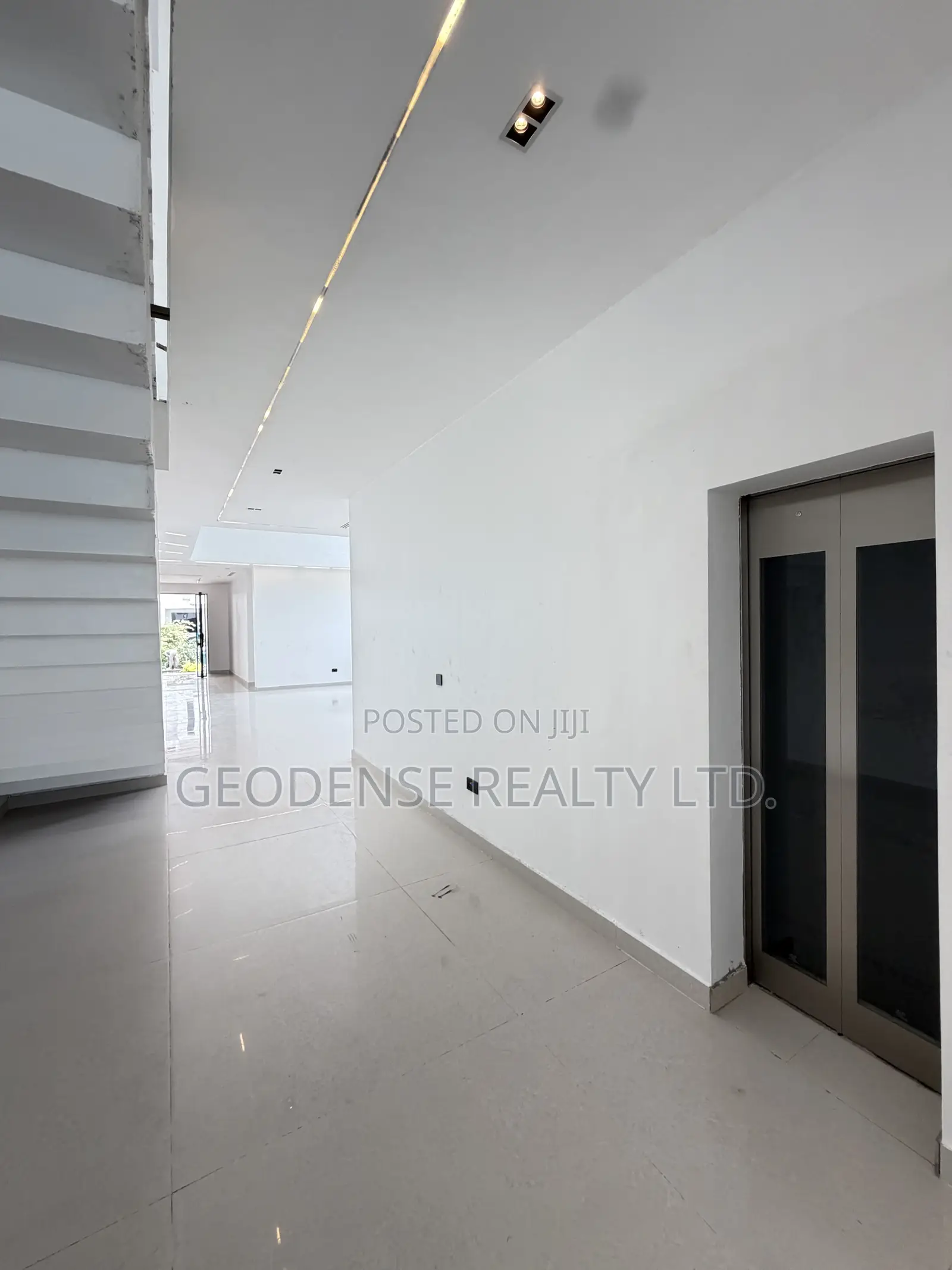 5bdrm Duplex in Cowrie Creek Estate, Ikate for sale