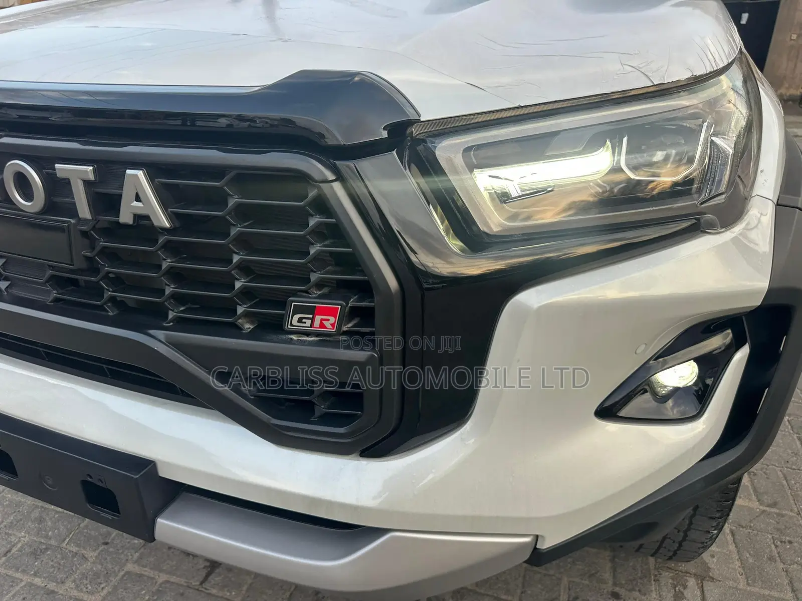New Toyota Hilux 2025 Off white
