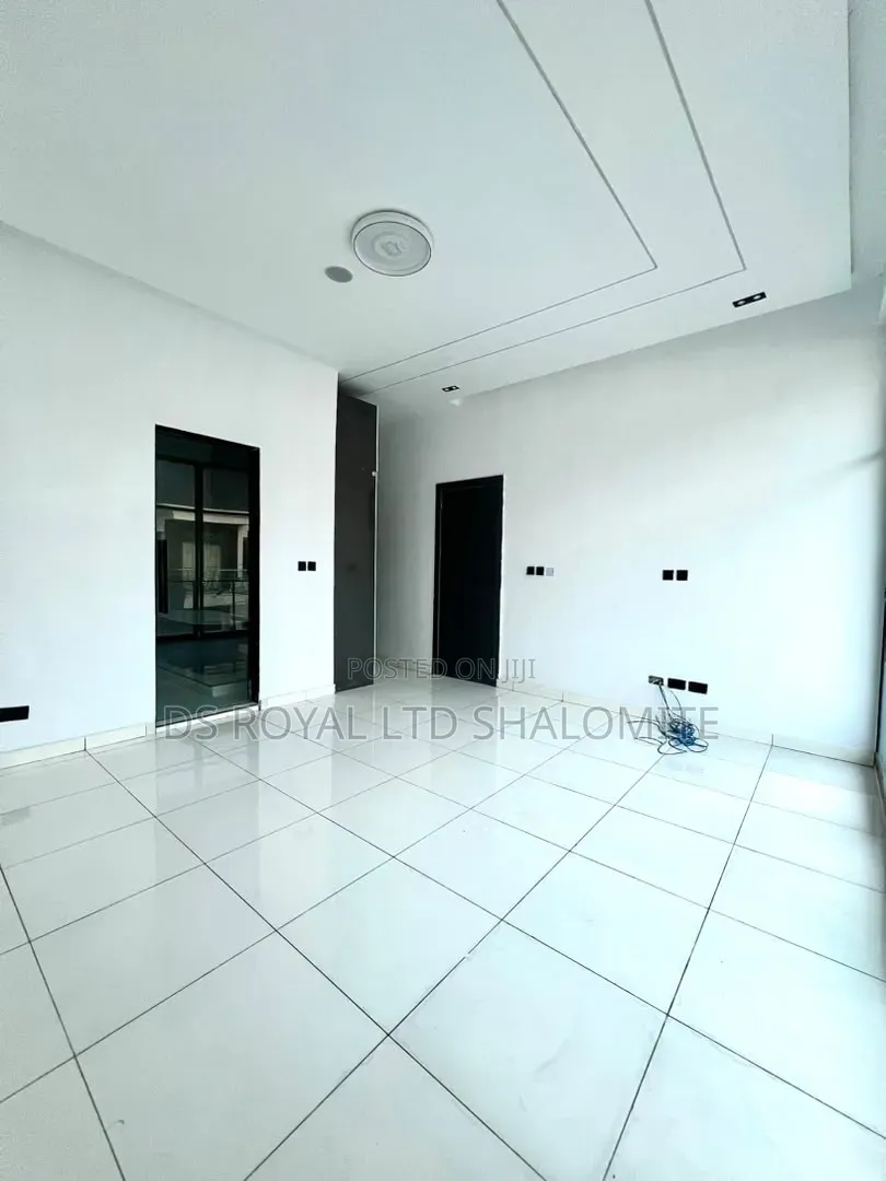 4bdrm Duplex in Ikota for sale