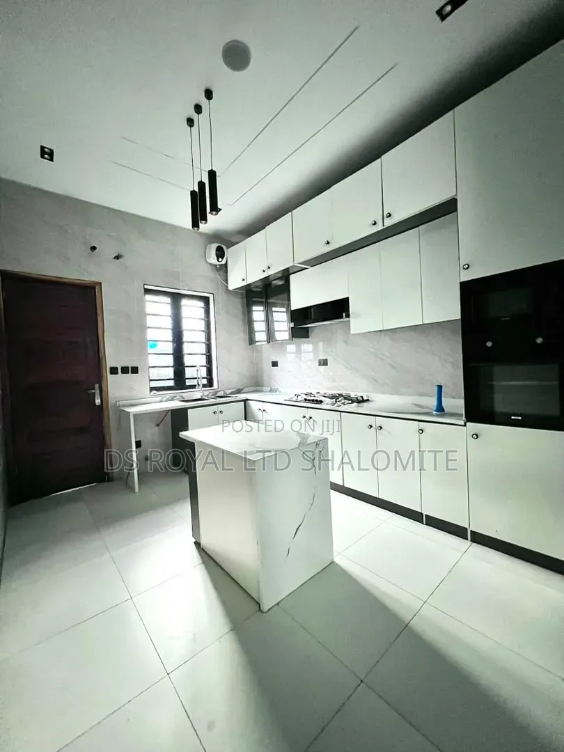 4bdrm Duplex in Ikota for sale