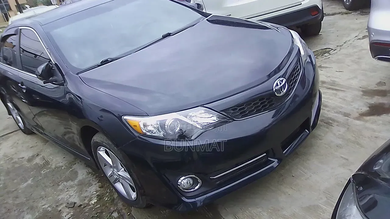 Toyota Camry SE 4dr Sedan (2.5L 4cyl 6A) 2013 Black