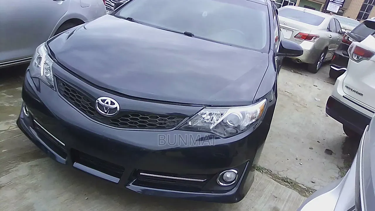 Toyota Camry SE 4dr Sedan (2.5L 4cyl 6A) 2013 Black