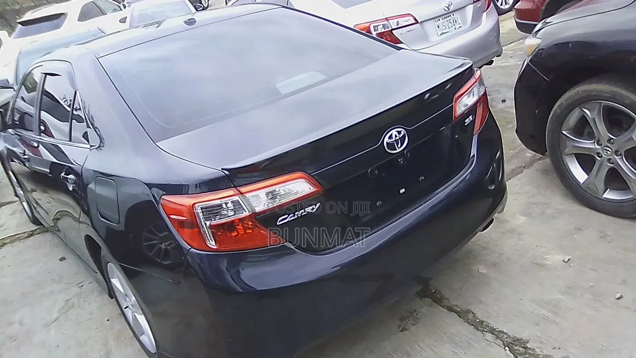 Toyota Camry SE 4dr Sedan (2.5L 4cyl 6A) 2013 Black